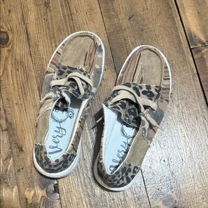 Very G' Leopard Print Shoes